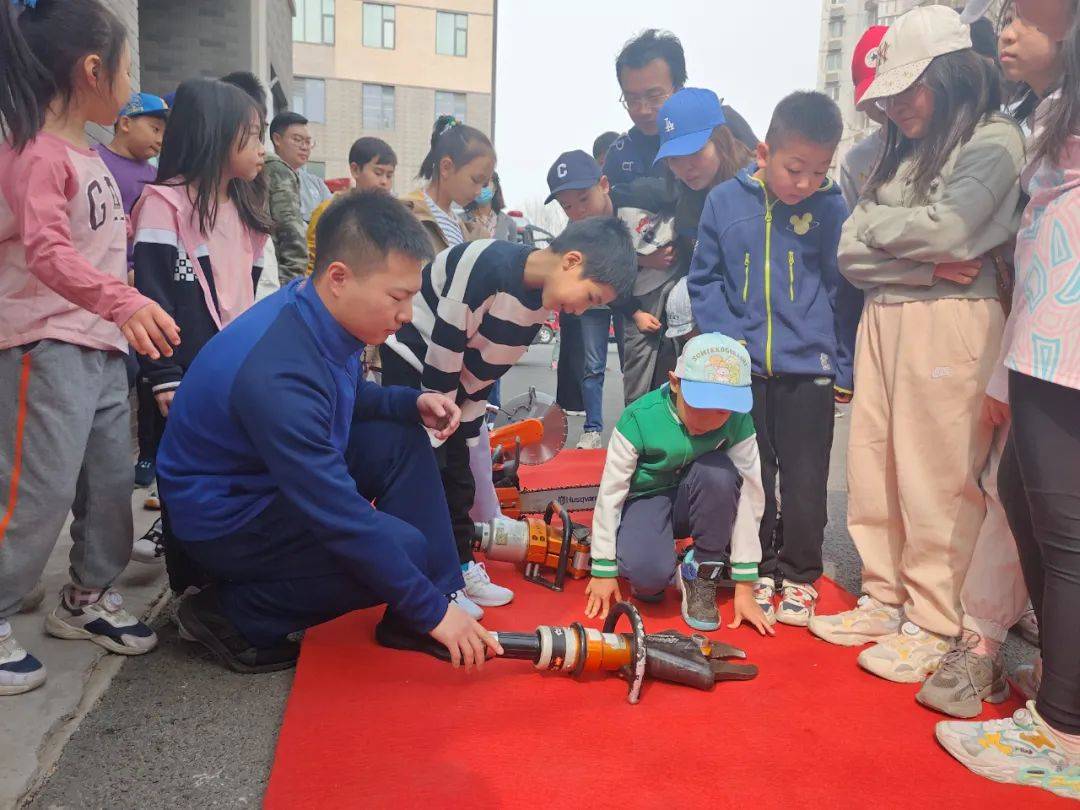 筑牢安全防线共筑平安家园——朝阳消防各队站创新消防宣传活动纪